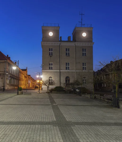 夜にはトシェク市庁舎 ポーランドのオポール州トシェク — ストック写真