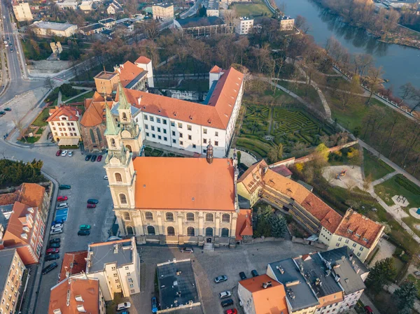 Igreja Santa Cruz Brzeg Brzeg Opole Polónia Imagens De Bancos De Imagens