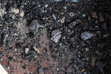 İnşaatta metal üzerine kaynak dikişi.