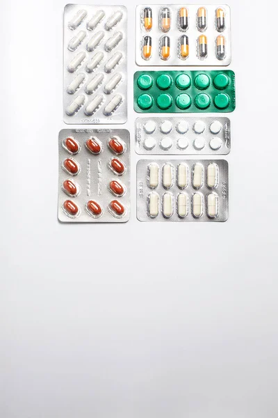 Placas Comprimidos Cor Diferente Seringa Termômetro Para Medicina — Fotografia de Stock