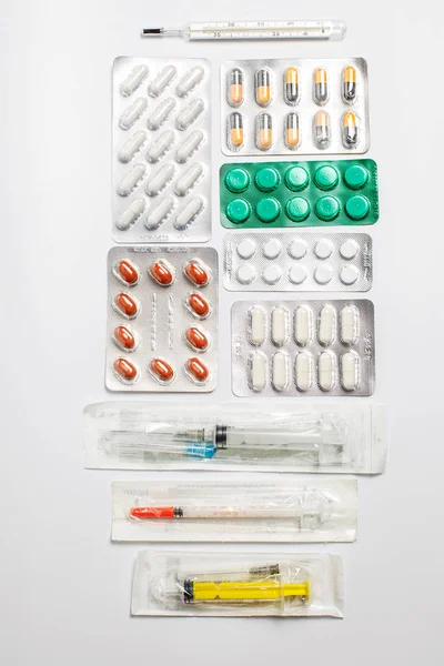 Шприц Єкцій Термометр Різні Таблетки Від Хвороб — стокове фото