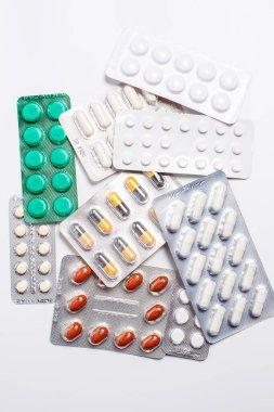 Farklı hastalıklar ve renkler için haplar