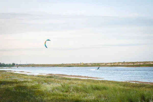 Kitesurf Atleta Con Saltos Trucos Verano —  Fotos de Stock