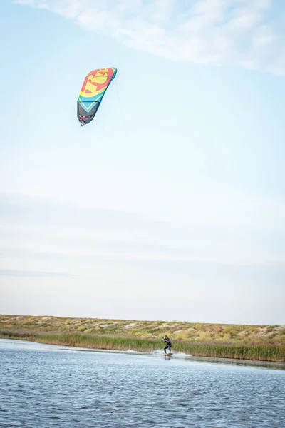 Kitesurf Atleta Con Saltos Trucos Verano —  Fotos de Stock