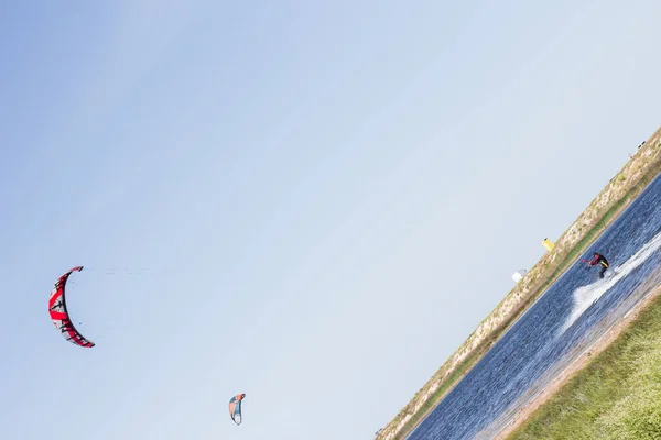 Athlete Rides Kitesurfing Sea Hot Summer Jumps Tricks — Stock Photo, Image