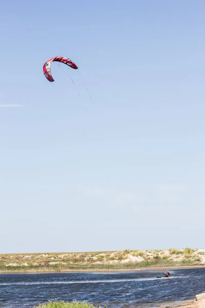 Athlete Rides Kitesurfing Sea Hot Summer Jumps Tricks — Stock Photo, Image