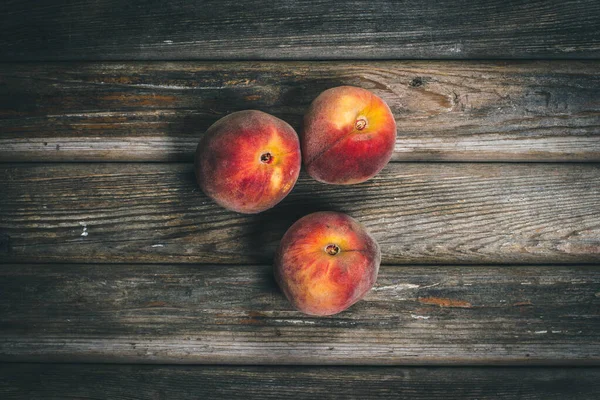 Ripe Tasty Peaches Wooden Surface Vintage Style — Stock Photo, Image