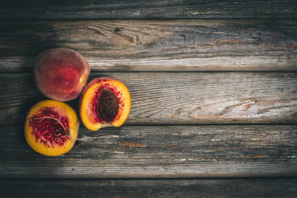 Ripe Tasty Peaches Wooden Surface Vintage Style — Stock Photo, Image