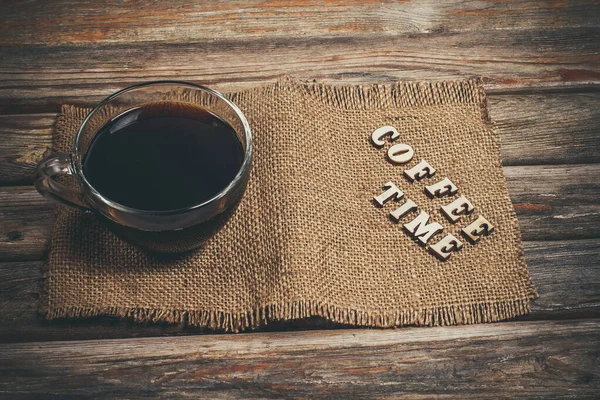 Aromatische Smakelijke Koffie Een Glazen Kop Kaneel Naast Een Vintage — Stockfoto