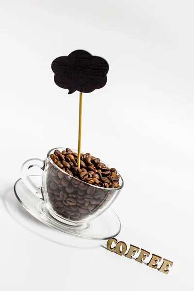Kahve Taneli Fincan Beyaz Arka Planda Tarçın — Stok fotoğraf