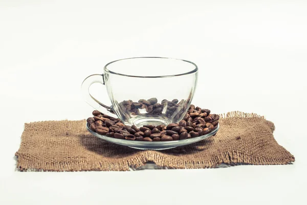 Beker Met Koffiekorrels Kaneel Een Witte Achtergrond — Stockfoto