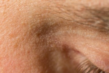 Uzun kirpikli adamlar çok yakın.