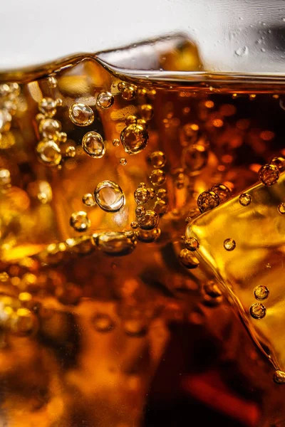 Soda Negra Vaso Con Hielo Sobre Fondo Blanco —  Fotos de Stock