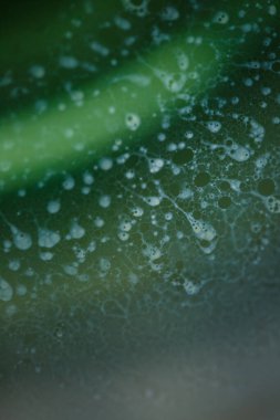 Sabun köpüğü soyutlaması hareket ve farklı renklerle çok yakın