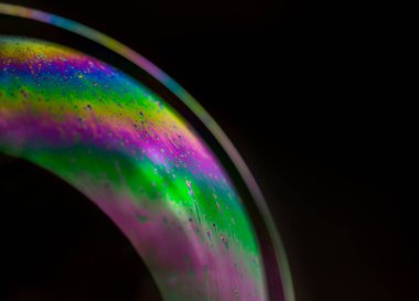 Sabun köpüğü soyutlaması hareket ve farklı renklerle çok yakın