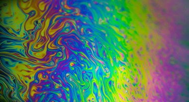 Sabun köpüğü soyutlaması hareket ve farklı renklerle çok yakın