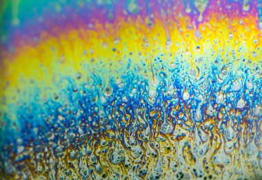 Sabun köpüğü soyutlaması hareket ve farklı renklerle çok yakın