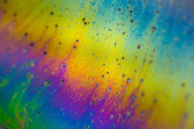 Sabun köpüğü soyutlaması hareket ve farklı renklerle çok yakın