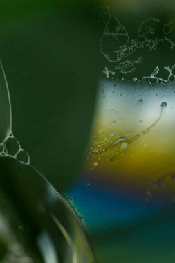 Sabun köpüğü soyutlaması hareket ve farklı renklerle çok yakın