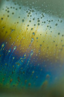 Sabun köpüğü soyutlaması hareket ve farklı renklerle çok yakın