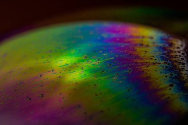 Sabun köpüğü soyutlaması hareket ve farklı renklerle çok yakın