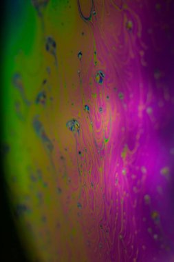 Sabun köpüğü soyutlaması hareket ve farklı renklerle çok yakın