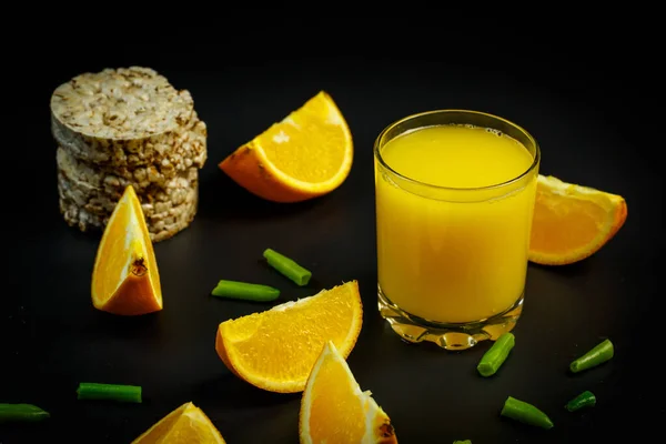 Jus Orange Frais Dans Verre Tranches Oranges Pain Diététique Haricots — Photo