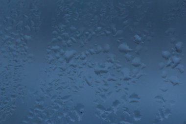 Şiddetli sisli camlı pencereler.