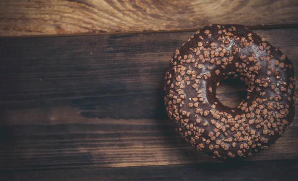 Chokladmunk Och Choklad Ett Träbord Varm Färg — Stockfoto