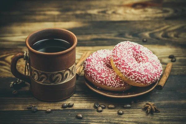 Deliciosas Rosquillas Con Chocolate Una Taza Café Colores Cálidos — Foto de Stock