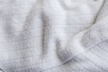 Makro görünümlü beyaz, sıcak bir kumaşın dokusu