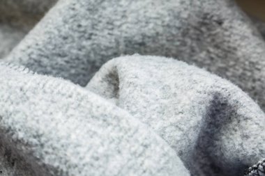 Makro görünümde ısınmak için giysi üzerindeki beyaz yün dokusu