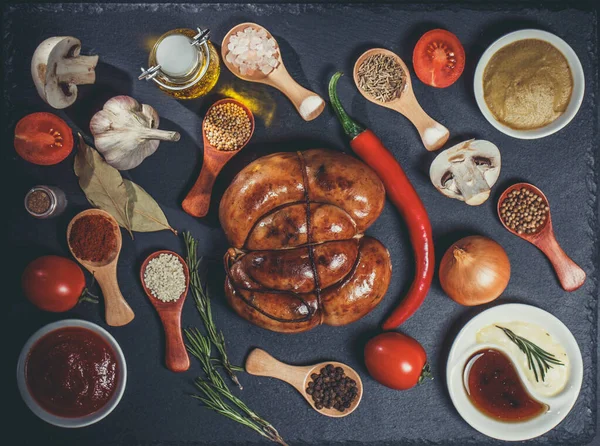 Grillad Korv Grönsaker Varm Paprika Och Olika Kryddor Och Ingredienser — Stockfoto