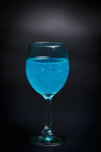 Aqua Menthe Cocktail Svart Bakgrund Bar — Stockfoto