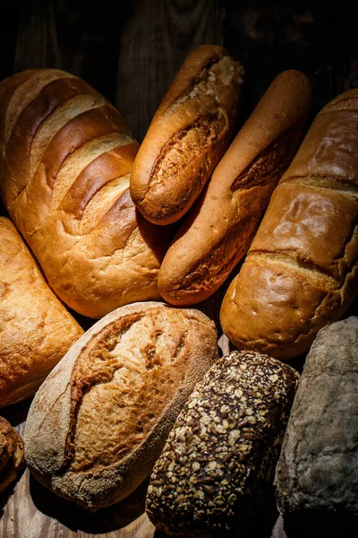 Verschiedene Brote Mit Weizen Mehl Und Gluten Auf Einem Holztisch — Stockfoto