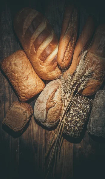 Verschiedene Brote Mit Weizen Mehl Und Gluten Auf Einem Holztisch — Stockfoto