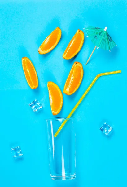 Оранжевые Ломтики Синем Фоне Приготовления Лимонада — стоковое фото