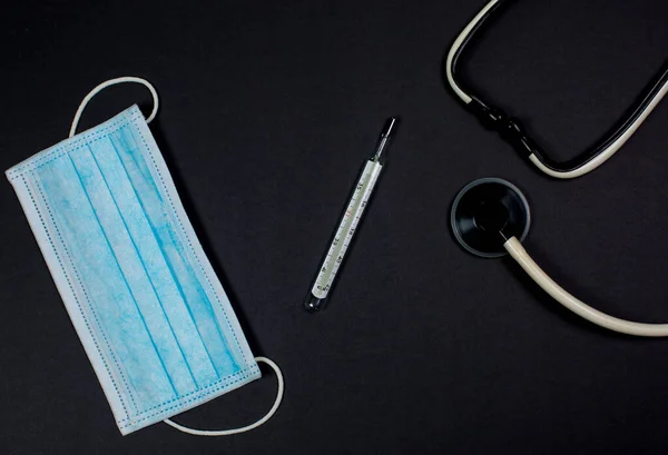 Máscara Médica Proteção Contra Vírus Fundo Preto — Fotografia de Stock