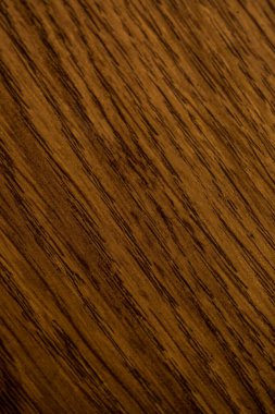 Koyu kahverengi lifli bir levhanın dokusu