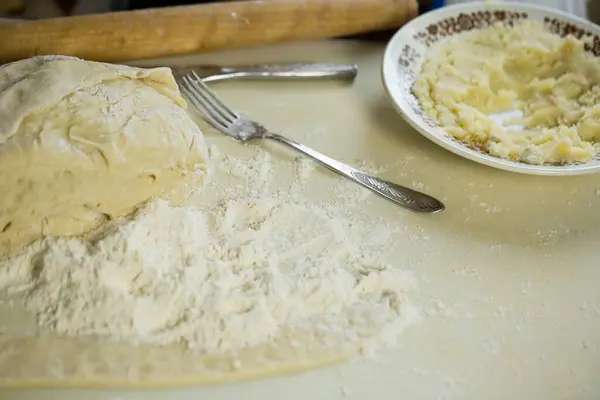 Aluat Proaspăt Făină Pentru Prepararea Pizza Găluște — Fotografie, imagine de stoc
