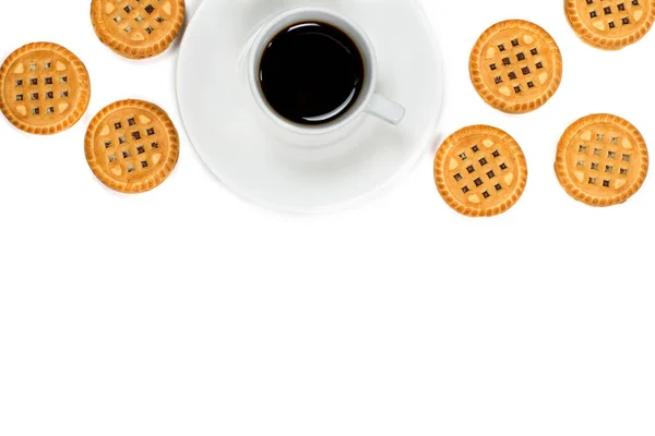 Galletas Redondas Una Taza Café Sobre Fondo Blanco Aislado —  Fotos de Stock