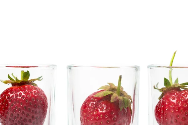 Reife Erdbeeren Auf Weißem Hintergrund Schließen — Stockfoto