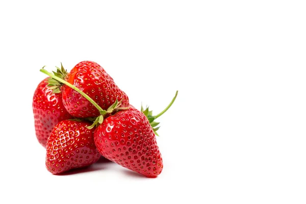 Reife Rote Erdbeeren Auf Weißem Hintergrund — Stockfoto