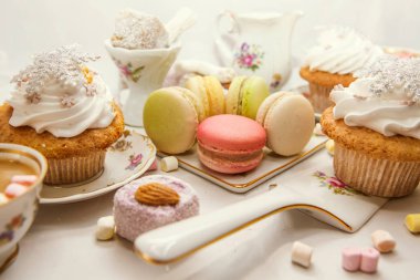 Kış tablo randevularla macaroons ve tatlılar