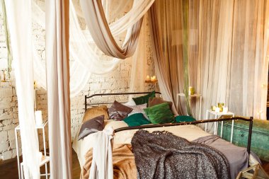 Boho iç yatak odası perdeleri ile