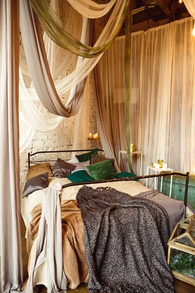 Boho iç yatak odası perdeleri ile