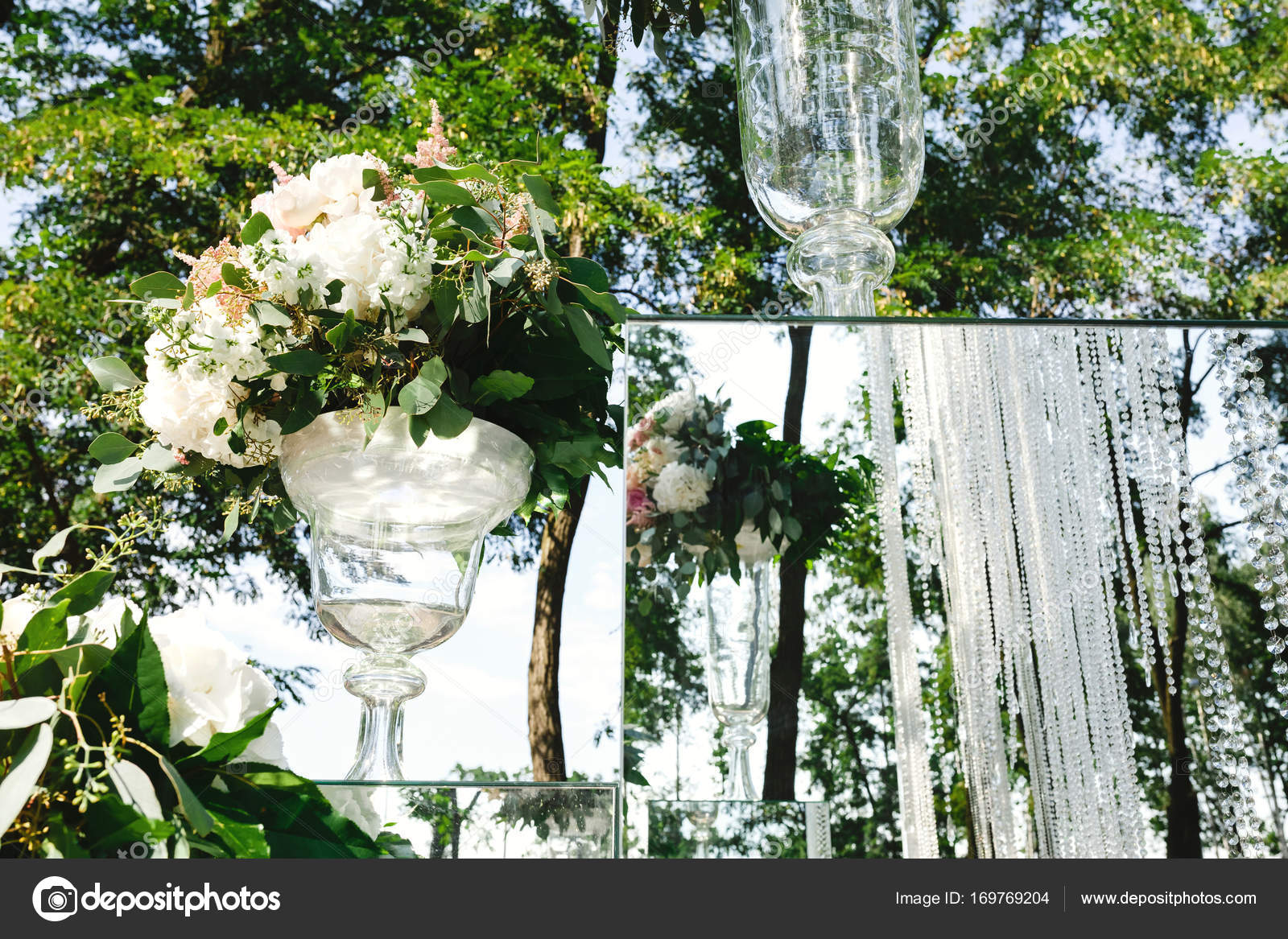 結婚式の装飾の花 クリスタル アーチ キャンドル ストック写真 C Kotelnyk