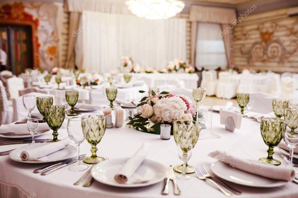 Table decor with white flowers and candles for a wedding party