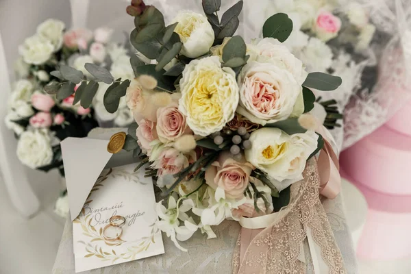 Accessori Nuziali Mazzo Fiori Bianchi Verdi — Foto Stock