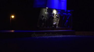 Gece şehir. Anıtsal mimari İnşaat.